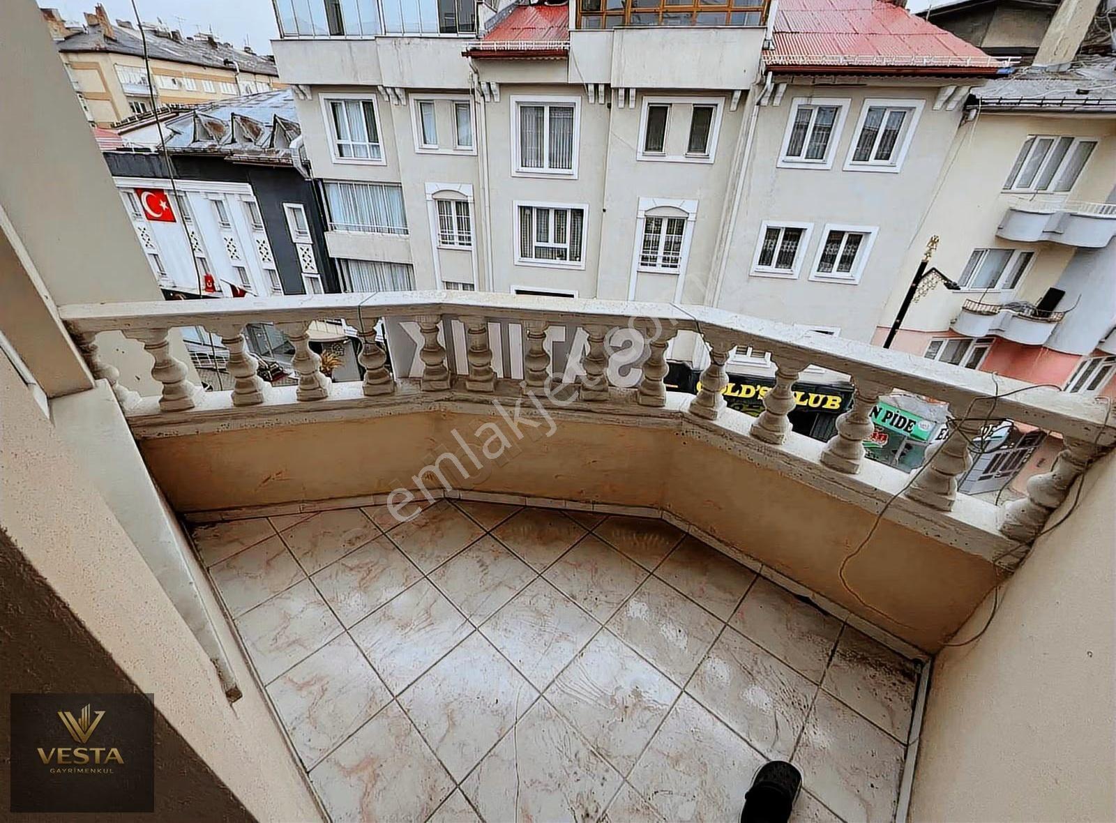 Çarşı Merkezde 5+1 Kiralık Daire