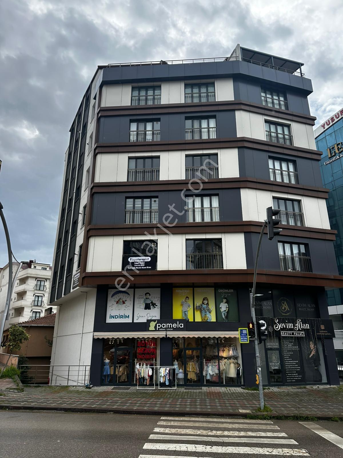 Hacı Halil Atatürk Cd. Konut / İş Yeri İçin Uygun 2+1 Kiralık