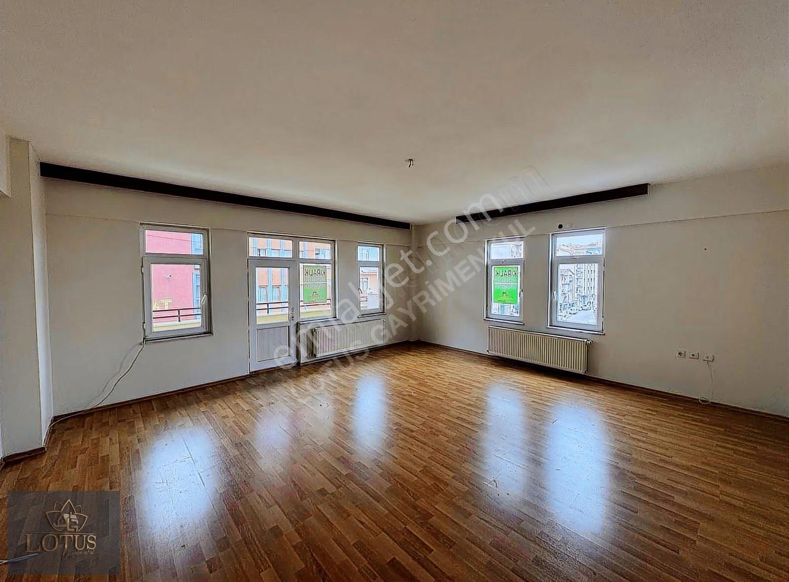 İzmit Kadıköy Mahallesi Turan Güneş Cadde Üzeri 2+1 Kiralık