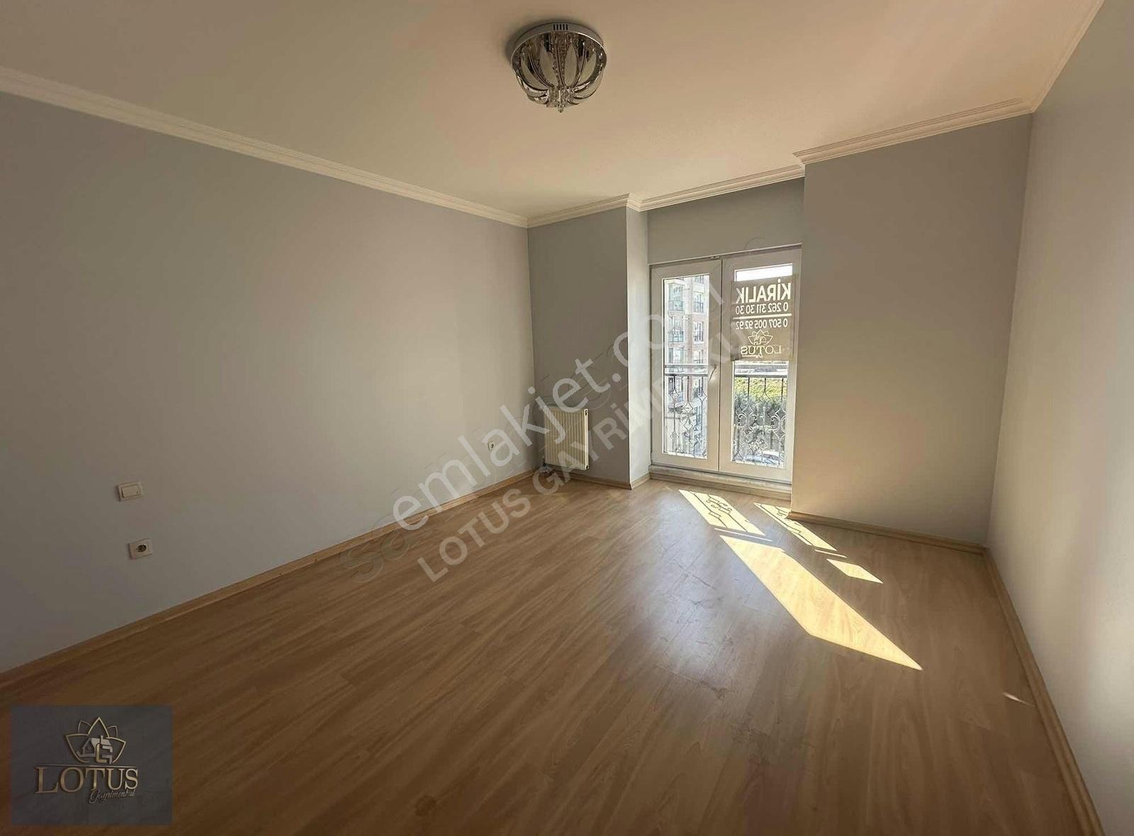İzmit Üniversite Yolu Umutkent Sitesi 3+1 Arakat Ebeveyn Banyolu - Görsel 13