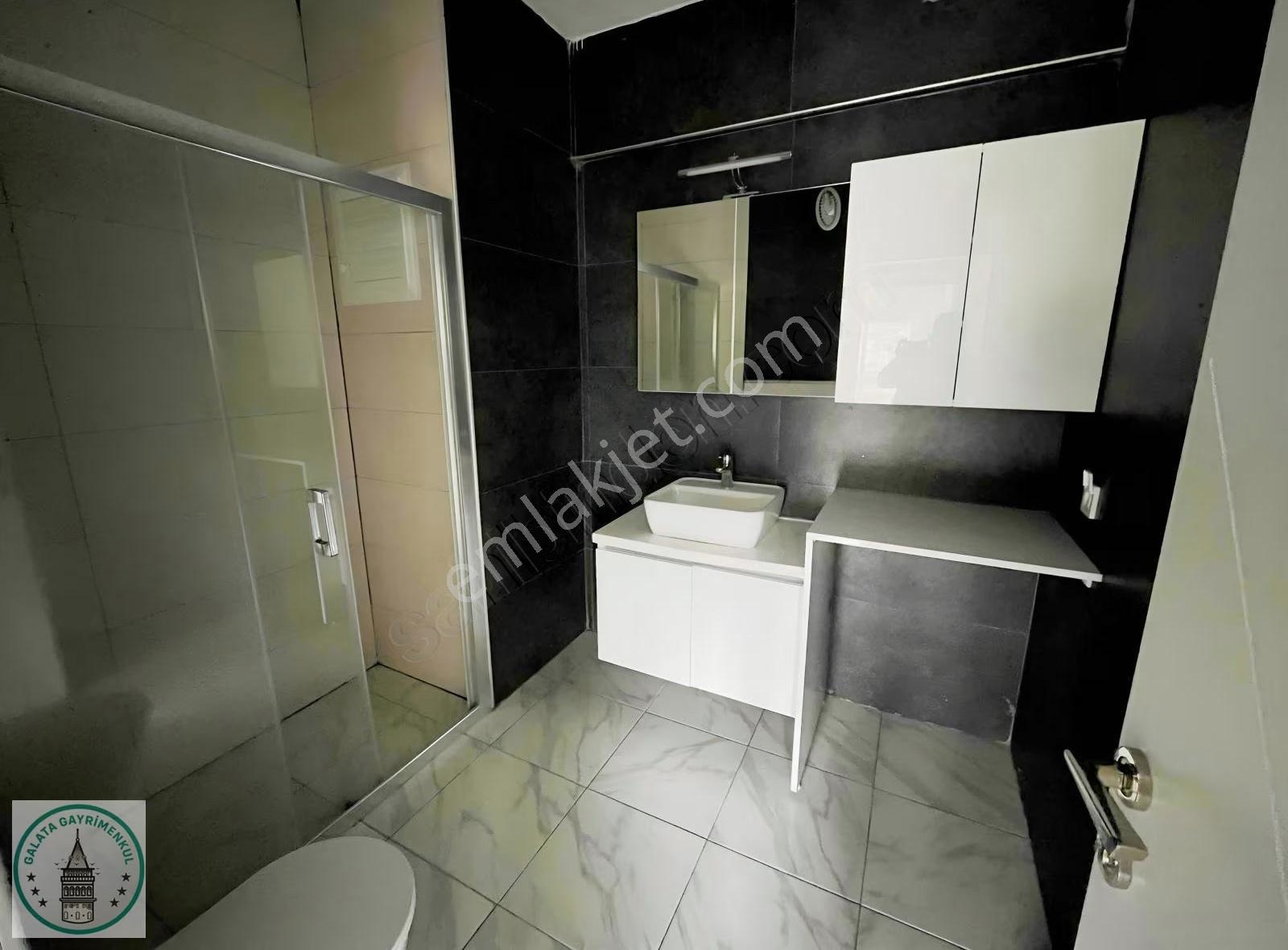 Galata'dan Site İçinde Ağaçlı Yolu Üzerinde . 2+1 Kiralık Daire - Görsel 7