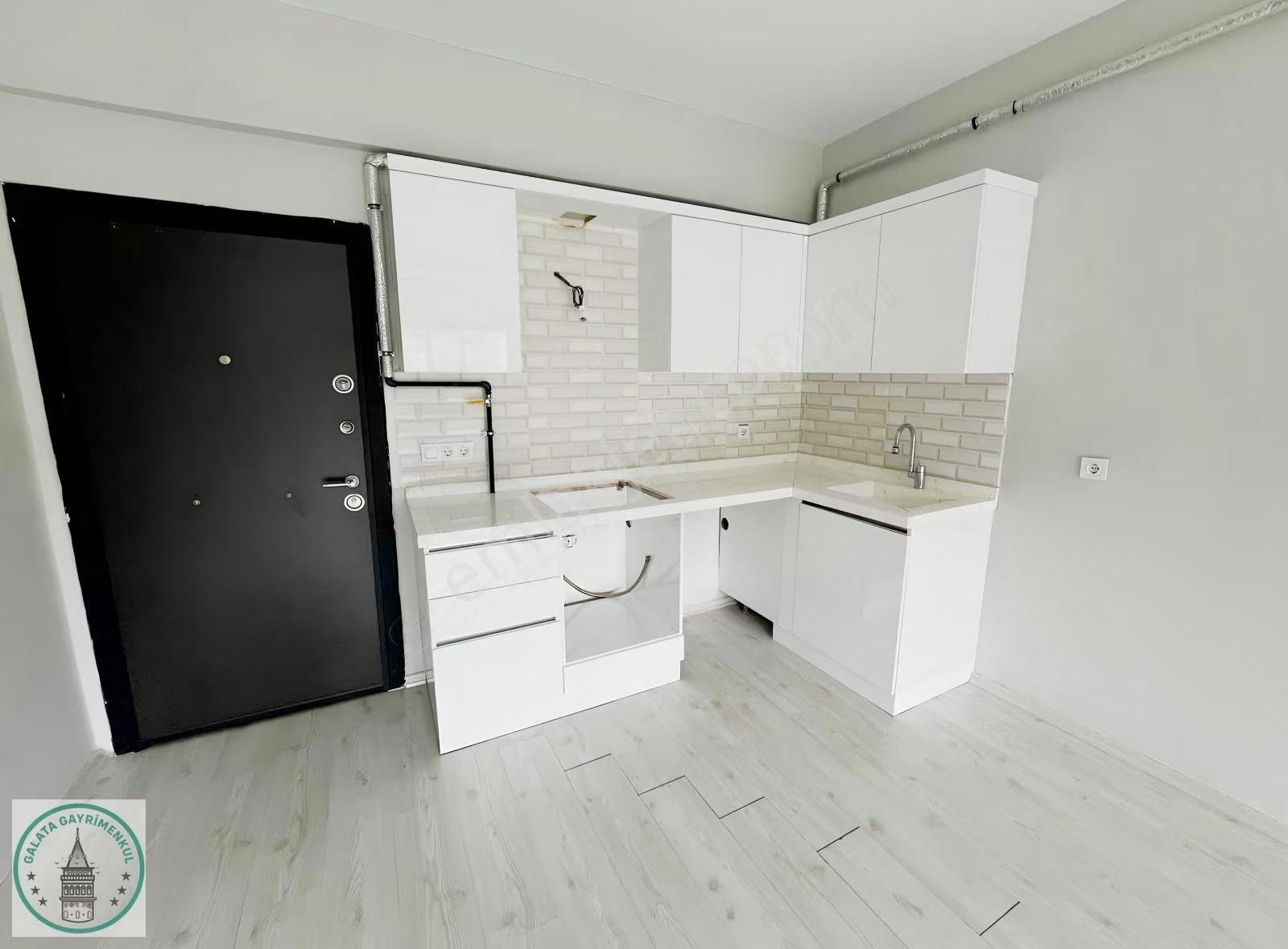 Galata'dan Site İçinde Ağaçlı Yolu Üzerinde . 2+1 Kiralık Daire - Görsel 31