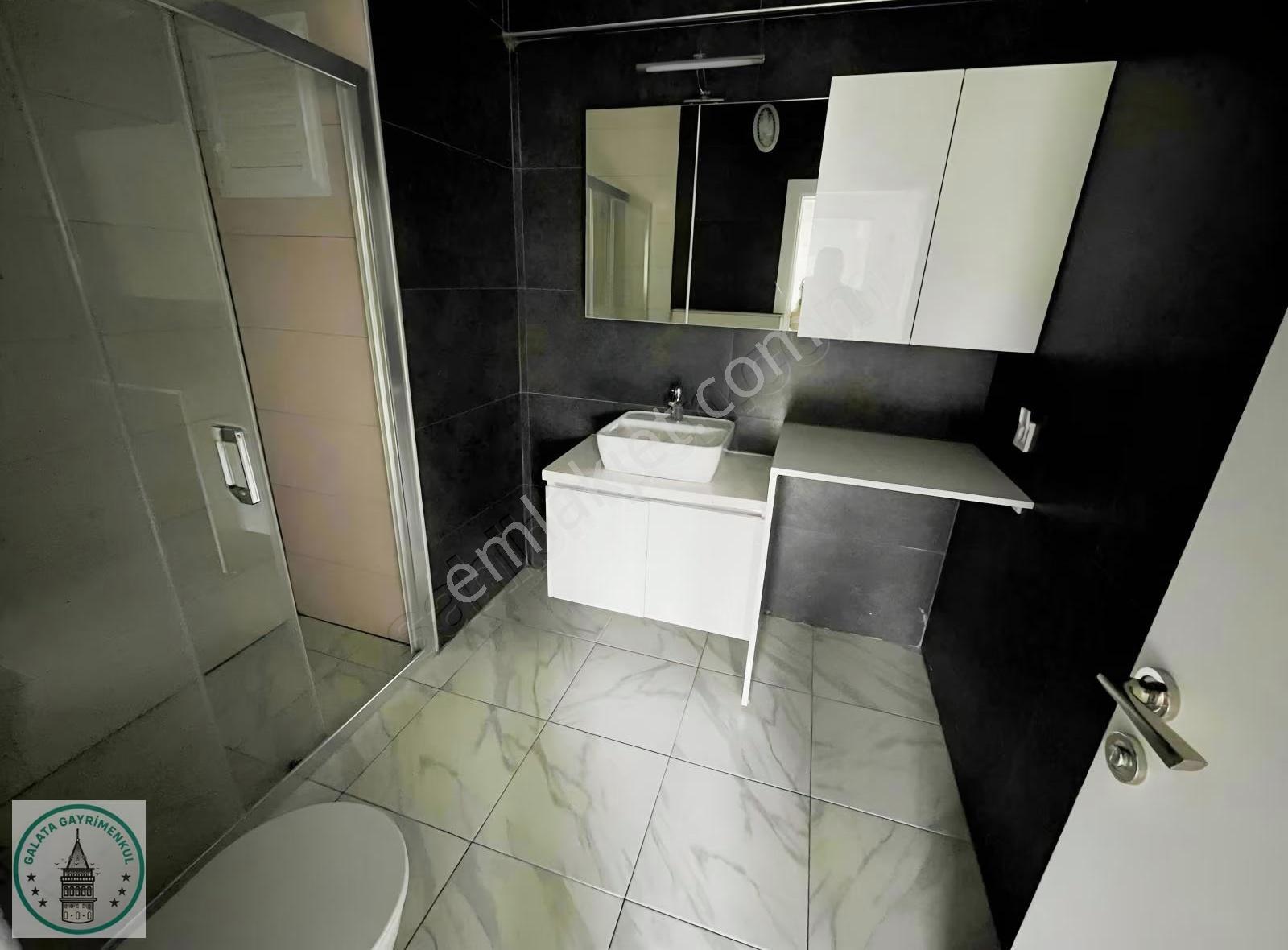 Galata'dan Site İçinde Ağaçlı Yolu Üzerinde . 2+1 Kiralık Daire - Görsel 14