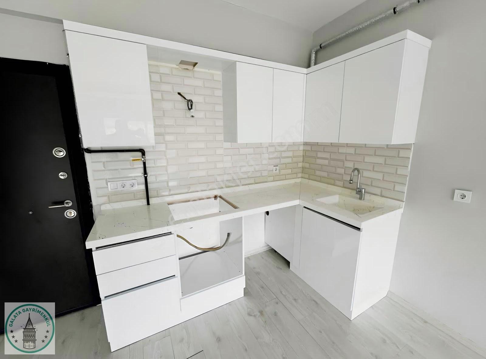 Galata'dan Site İçinde Ağaçlı Yolu Üzerinde . 2+1 Kiralık Daire - Görsel 26