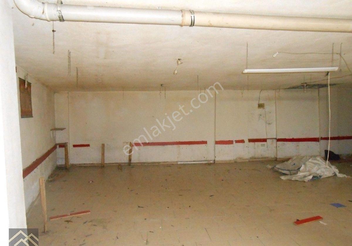 Esenyurt Selahattin Eyyubi Mahallesi 1546 Sokak Kiralık Depolu Dükkan - Görsel 9