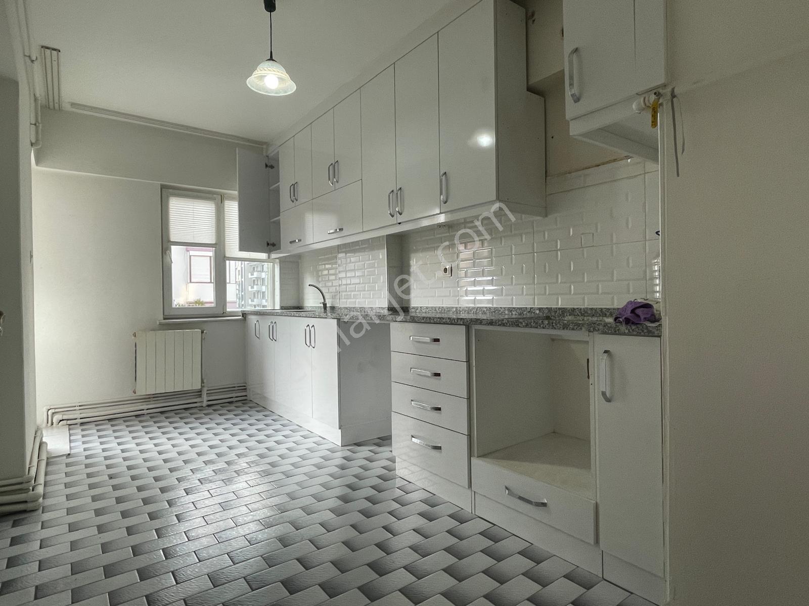 Binyapı'dan Kıbrıs Şehitlerde 3+1 Arakat Kiralık Daire - Görsel 16