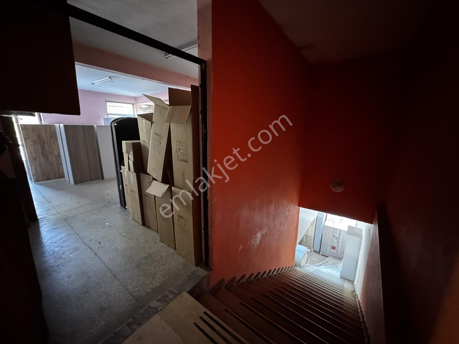 Sanayi İçinde 1000m2 Kullanım Alanlı Komple Bina! / Remax Gökhan - Görsel 6