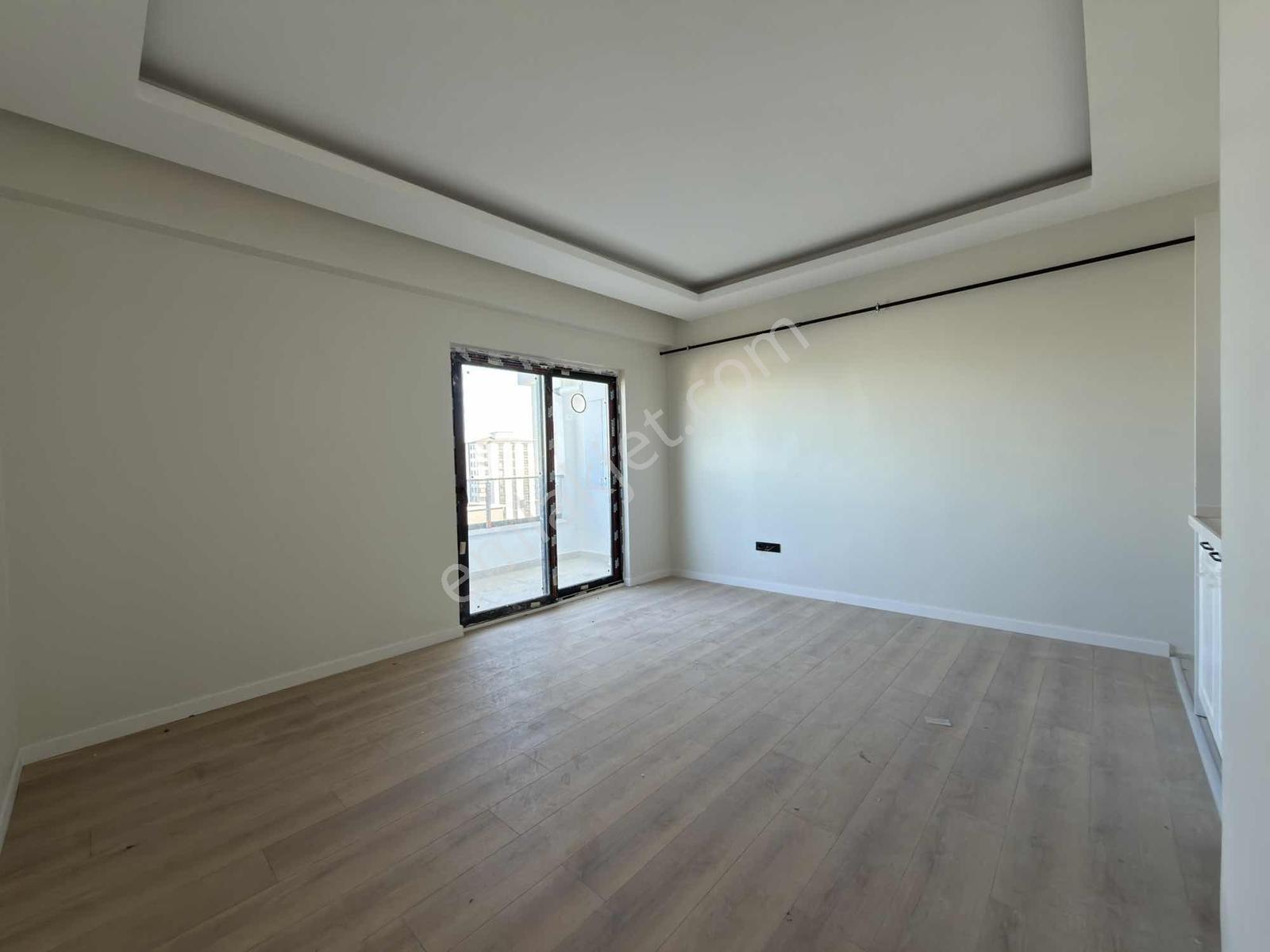 Geniş, Kullanışlı,manzaralı Ve Sıfır Kiralık 1+1 / Remax Gökhan - Görsel 3