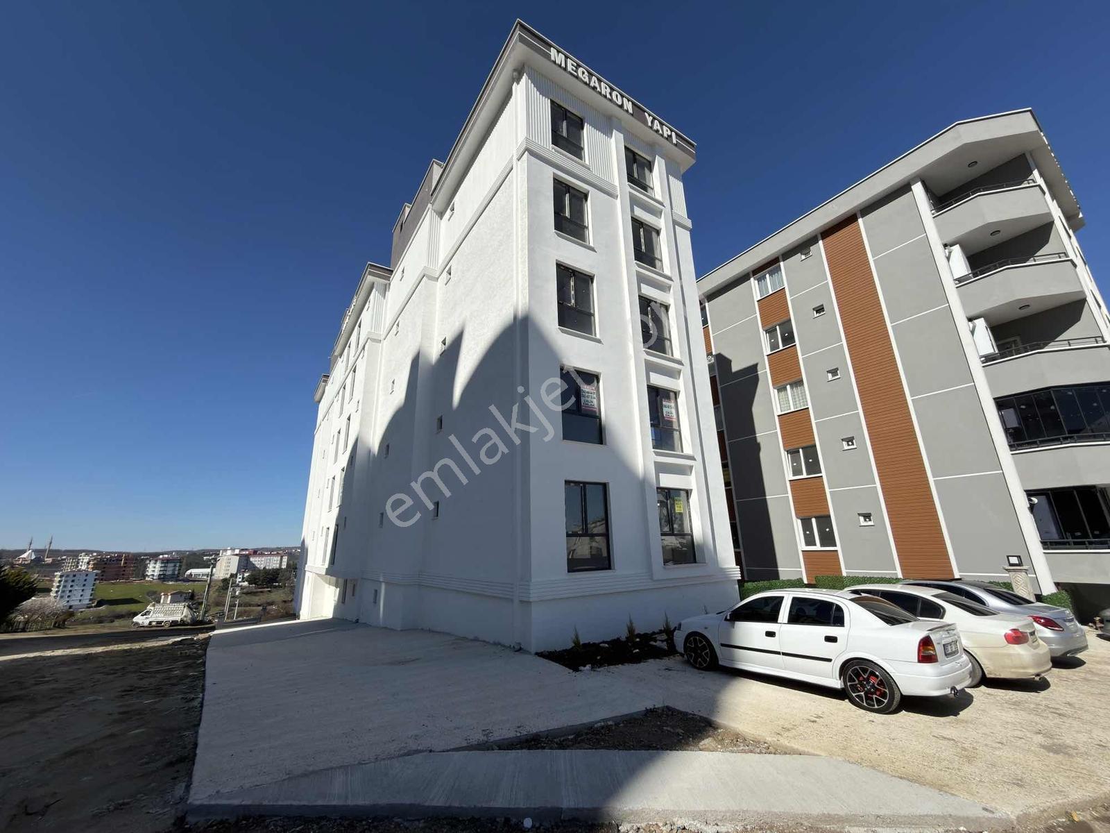 Geniş, Kullanışlı,manzaralı Ve Sıfır Kiralık 1+1 / Remax Gökhan - Görsel 34