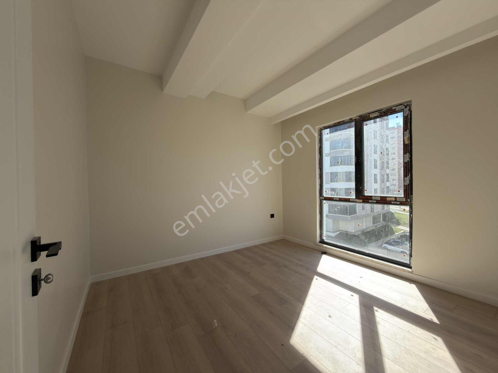 Geniş, Kullanışlı,manzaralı Ve Sıfır Kiralık 1+1 / Remax Gökhan - Görsel 6