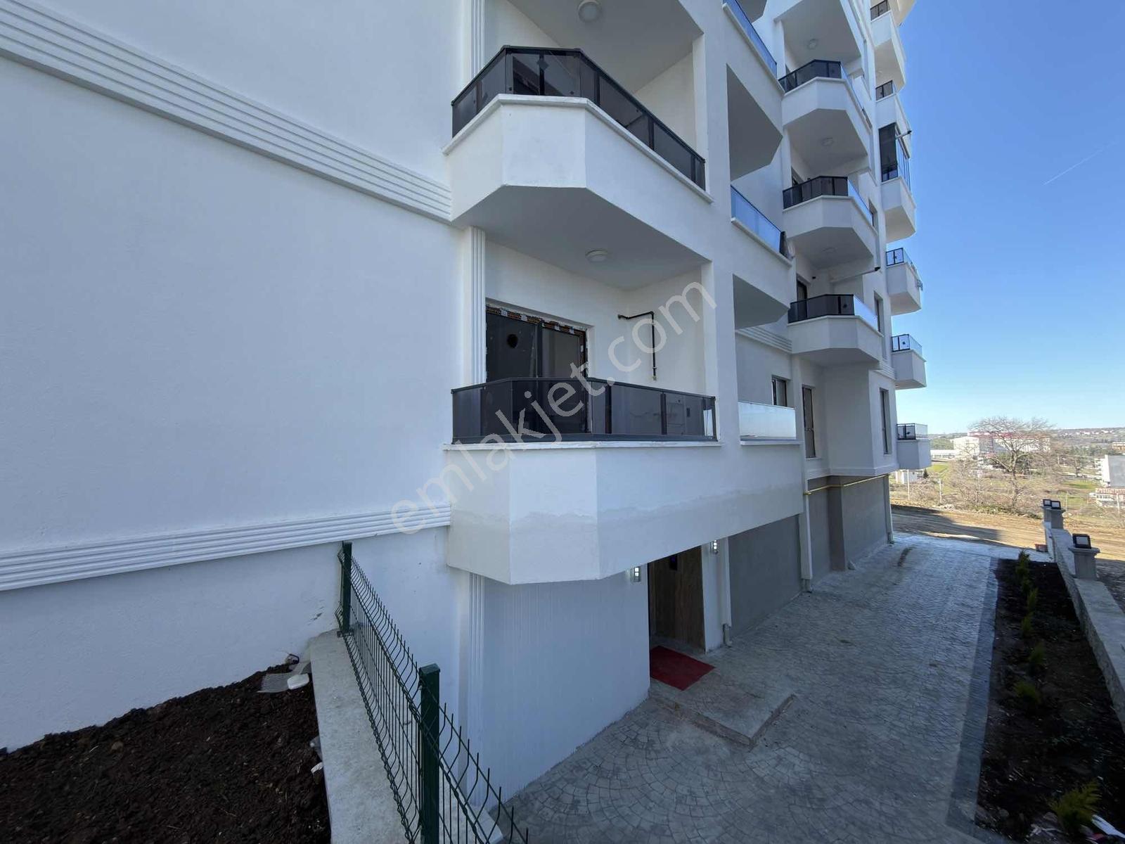 Geniş, Kullanışlı,manzaralı Ve Sıfır Kiralık 1+1 / Remax Gökhan - Görsel 28
