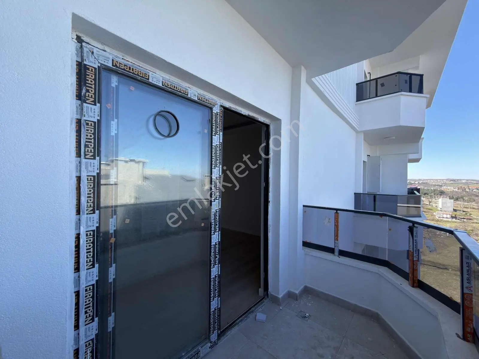 Geniş, Kullanışlı,manzaralı Ve Sıfır Kiralık 1+1 / Remax Gökhan - Görsel 4