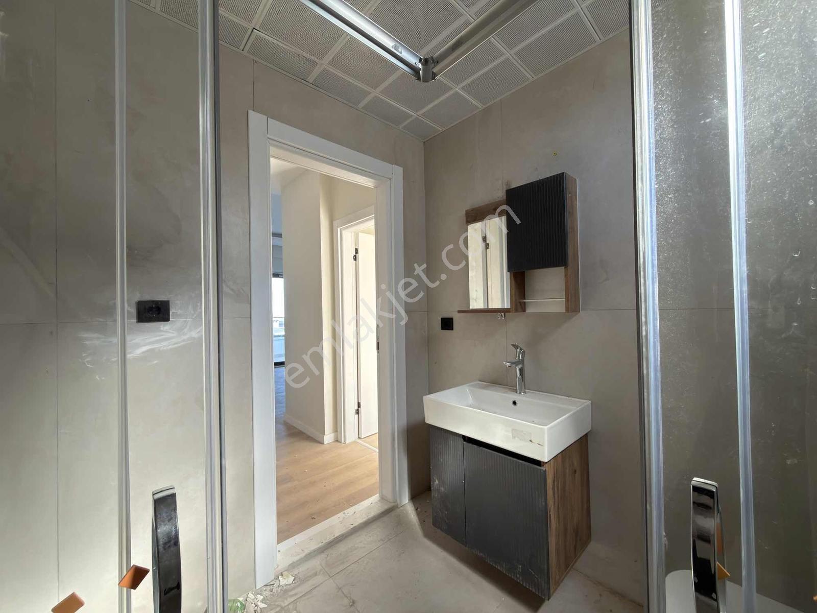 Geniş, Kullanışlı,manzaralı Ve Sıfır Kiralık 1+1 / Remax Gökhan - Görsel 18