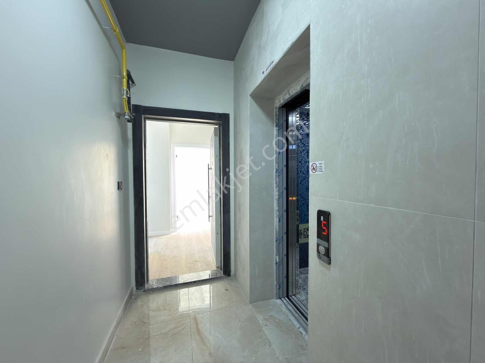 Geniş, Kullanışlı,manzaralı Ve Sıfır Kiralık 1+1 / Remax Gökhan - Görsel 24