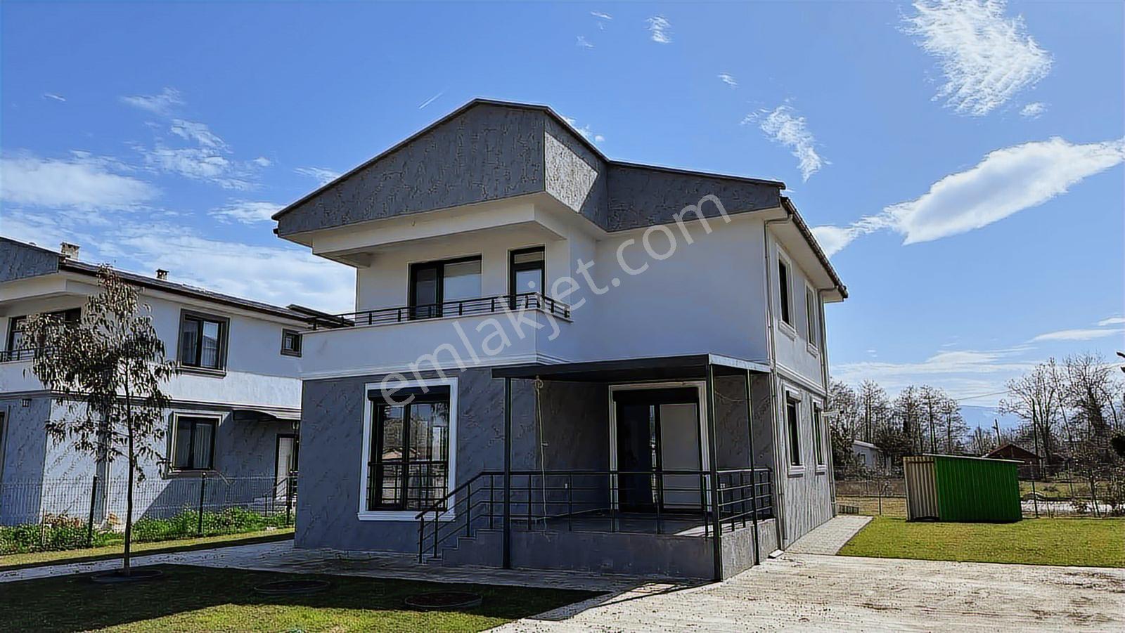 Engizde 620m2 Üzerine Kurulu Satılık Villa/remax Saraç 'dan