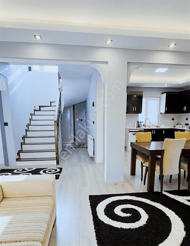 Remax Saraç'tan Engiz Sahile Yürüme Mesafeli Müstakil Villa ! - Görsel 9