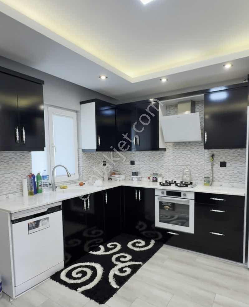 Remax Saraç'tan Engiz Sahile Yürüme Mesafeli Müstakil Villa ! - Görsel 8