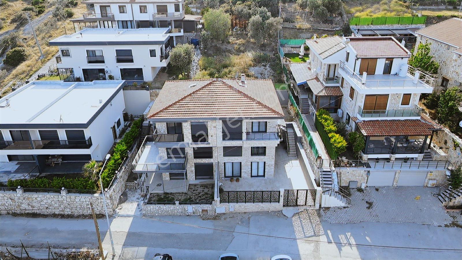Yeni Foça Burnucunda Deniz Manzaralı, Tripleks Villa! - Görsel 31