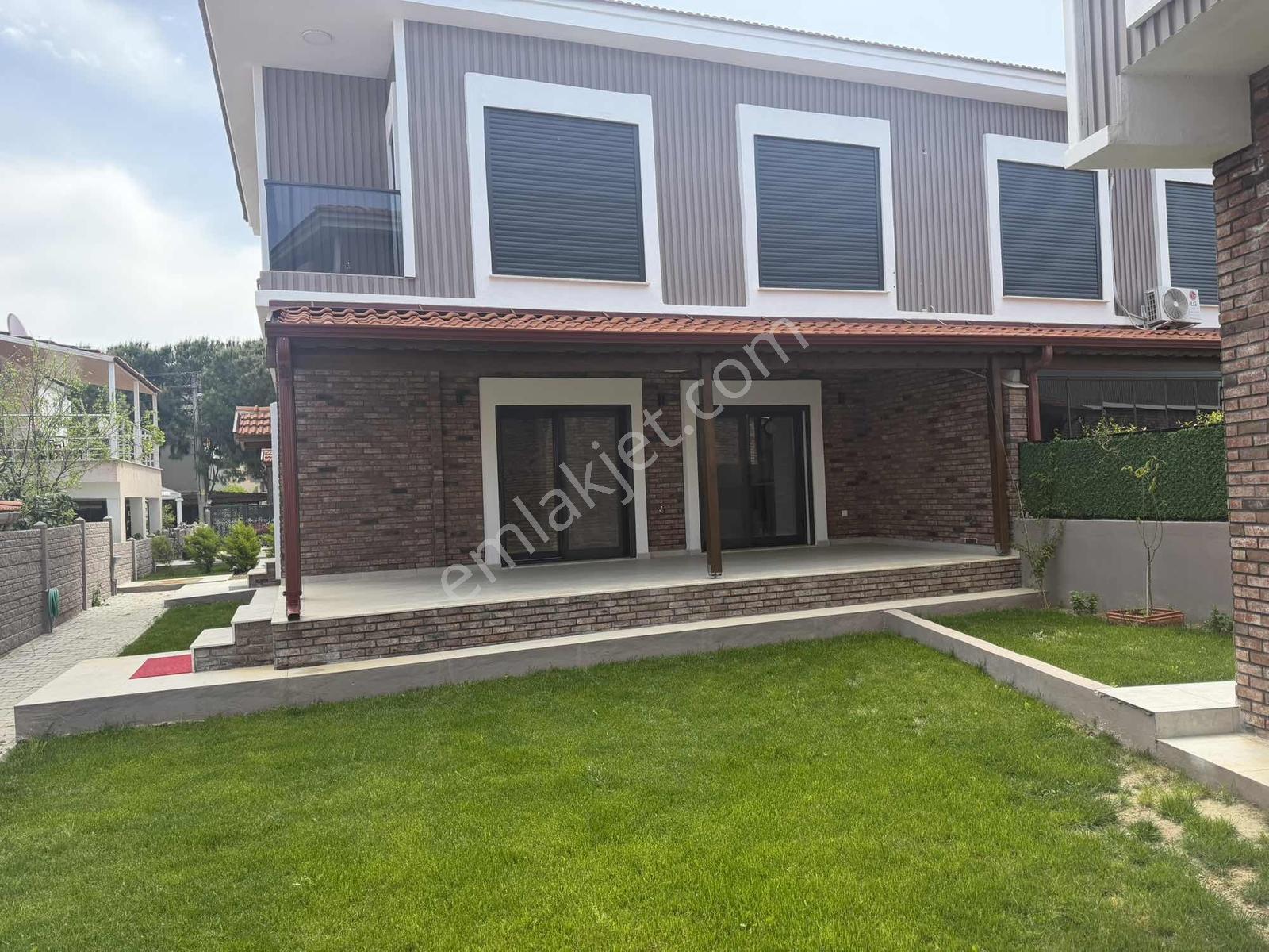 Yeni Foçanın Kalbinde | Sıfır | Müstakil | 3+1 Dubleks Villa