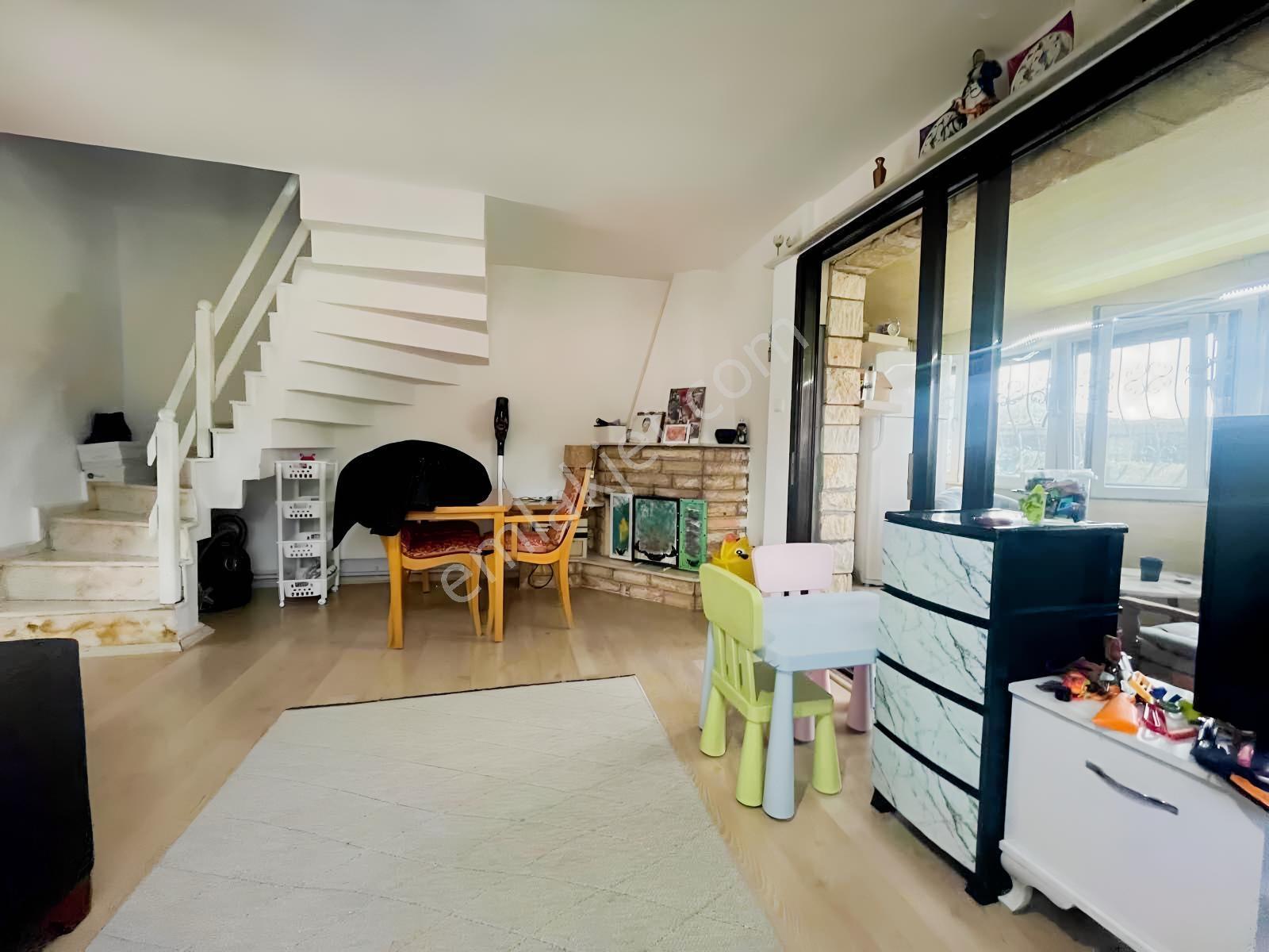 Fırsat! Dubleks Ev + 288.5m² Arsa, Deniz Manzaralı & Verandalı - Görsel 7