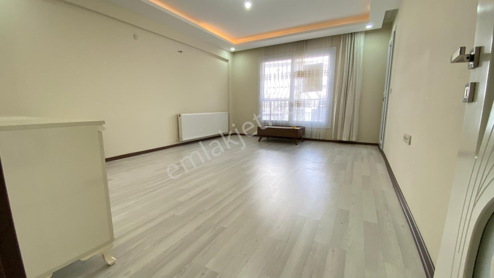 Acill Buca Ufuk Mah.de Y.kemer Meydan Yakını 3+1 120m2 Ayrı Mutfak Yeni Binada Satılık Daire