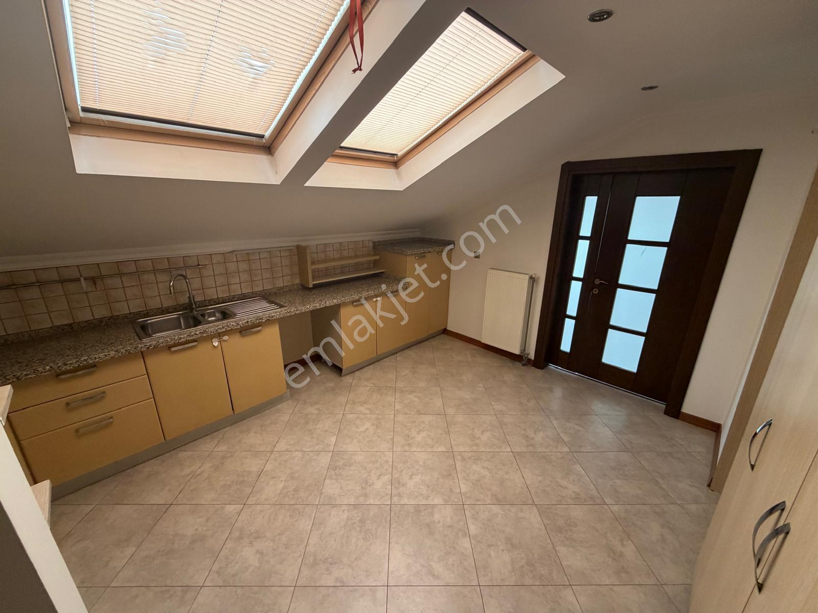 Bahçelievler Yayla'da Genç Binada 360m2 7+2 Lüks Dubleks - Görsel 27