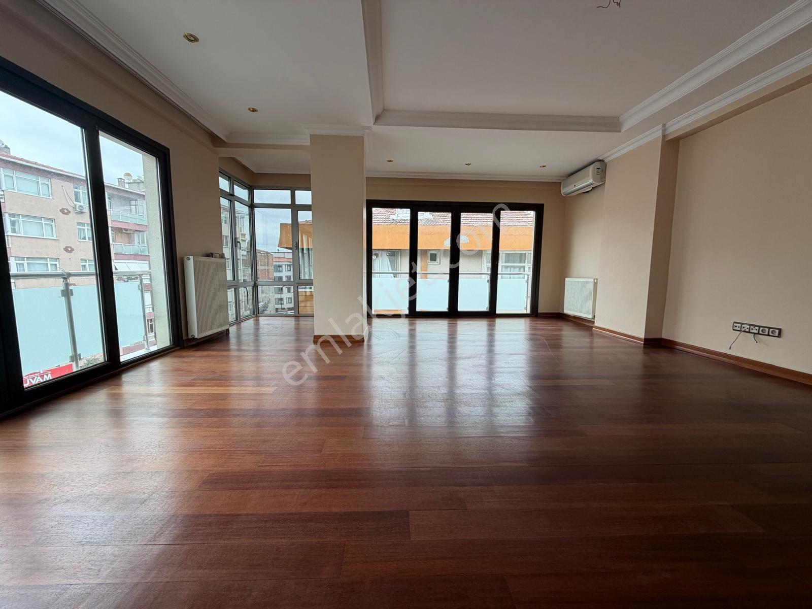 Bahçelievler Yayla'da Genç Binada 360m2 7+2 Lüks Dubleks - Görsel 2