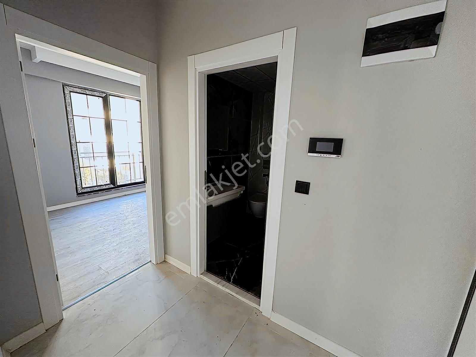 Remax Murat Kocaoğlu Körfez Ana Yolda Sahile 2 Dk Mesafede 1+1 - Görsel 8