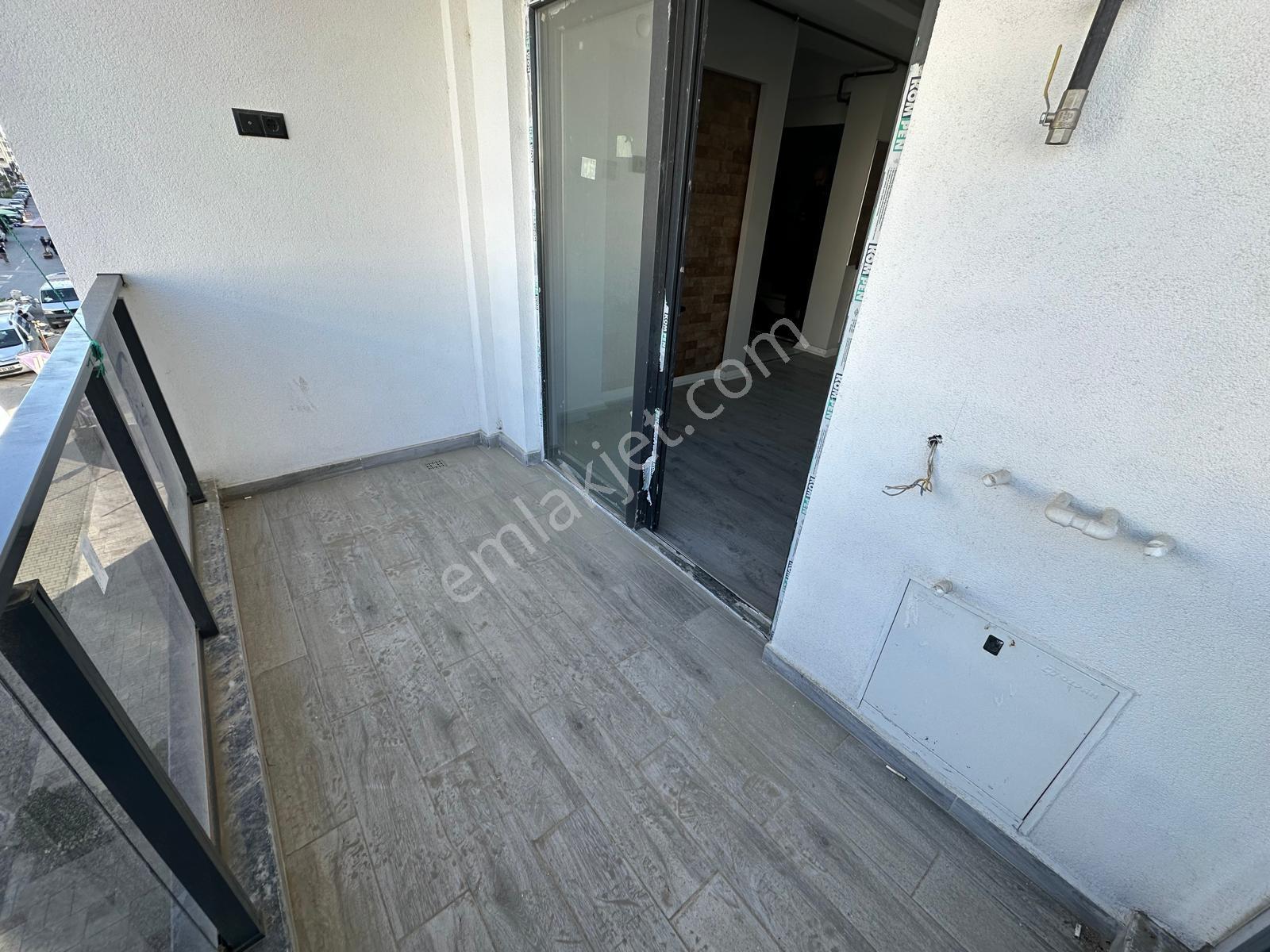 Remax Murat Kocaoğlu Körfez Ana Yolda Sahile 2 Dk Mesafede 1+1 - Görsel 9