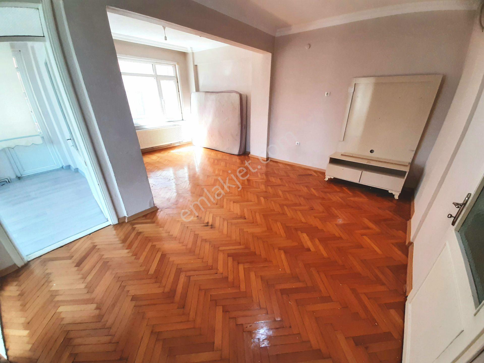 Adapazarı Çarşı Merkezinde Satılık 3+1 Ara Kat Daire - Görsel 3