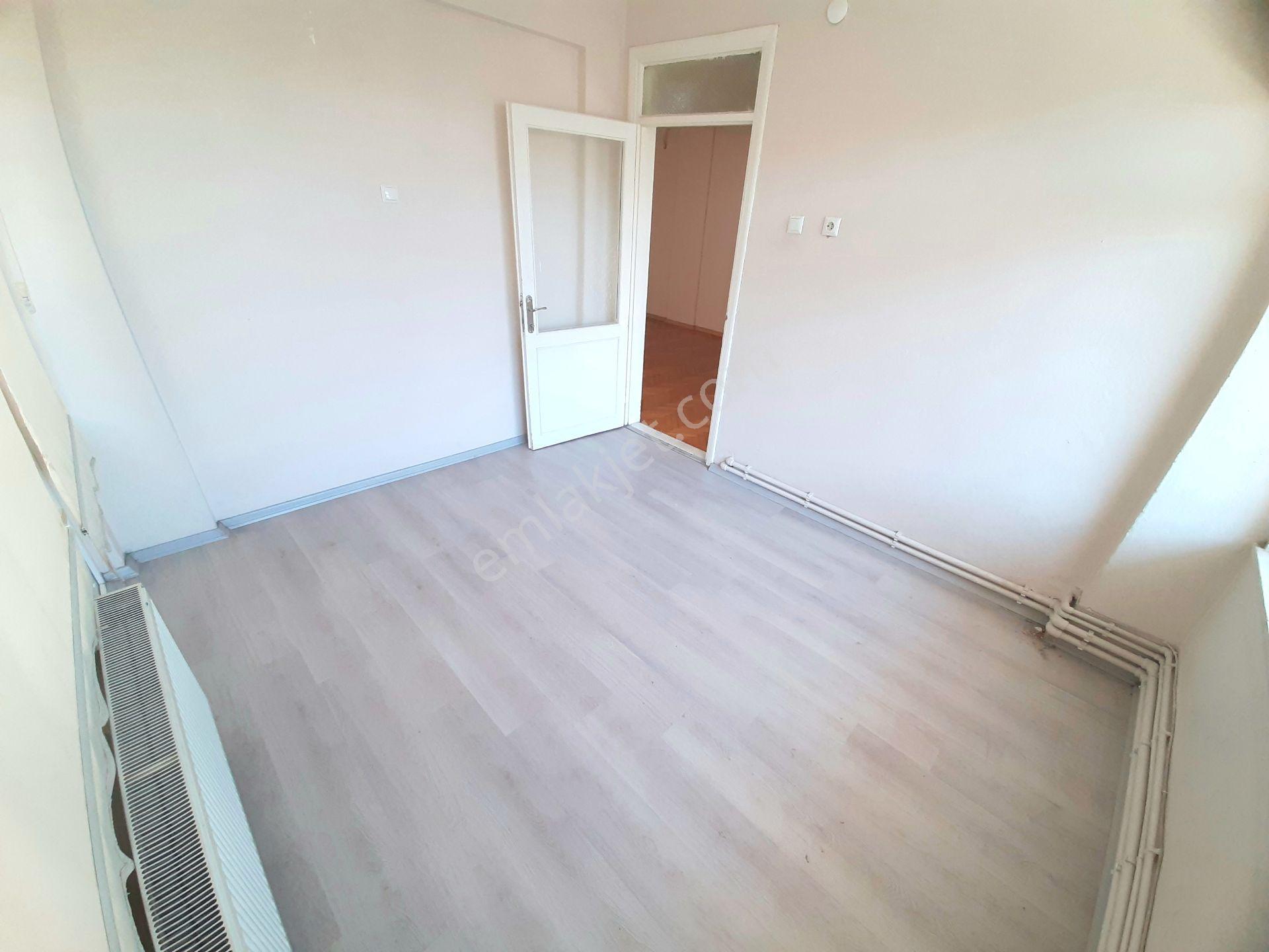 Adapazarı Çarşı Merkezinde Satılık 3+1 Ara Kat Daire - Görsel 5