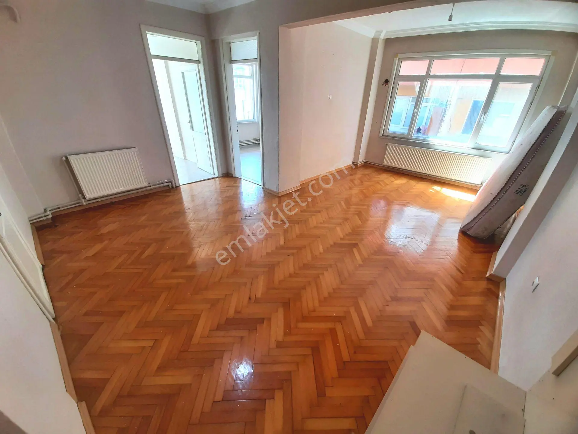 Adapazarı Çarşı Merkezinde Satılık 3+1 Ara Kat Daire