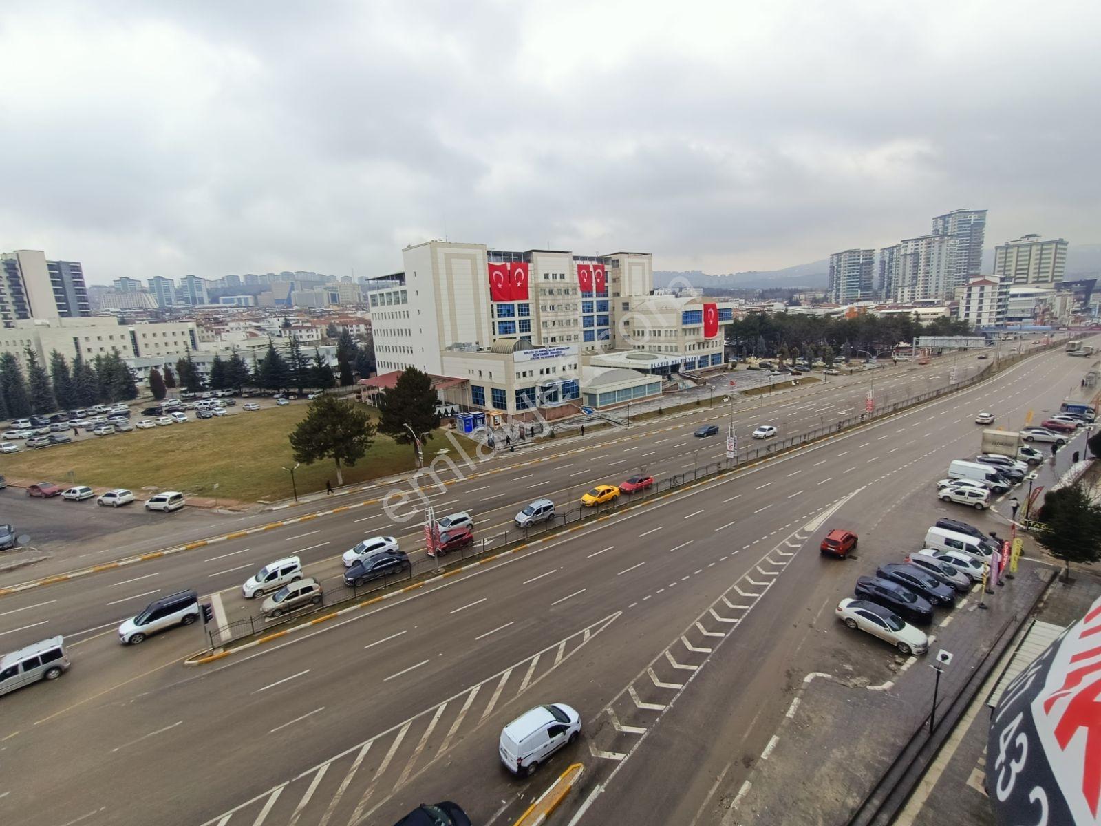 Malatya Caddesinde Satılık 3+1 Arakat Lüx Ofis - Görsel 32