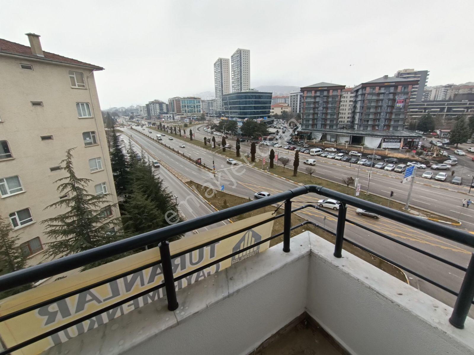 Malatya Caddesinde Satılık 3+1 Arakat Lüx Ofis - Görsel 33