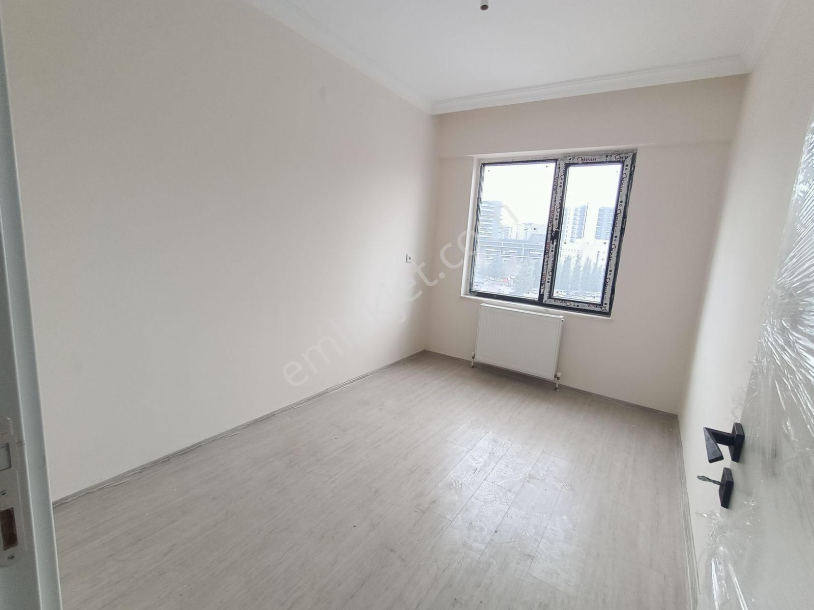 Malatya Caddesinde Satılık 3+1 Arakat Lüx Ofis - Görsel 6