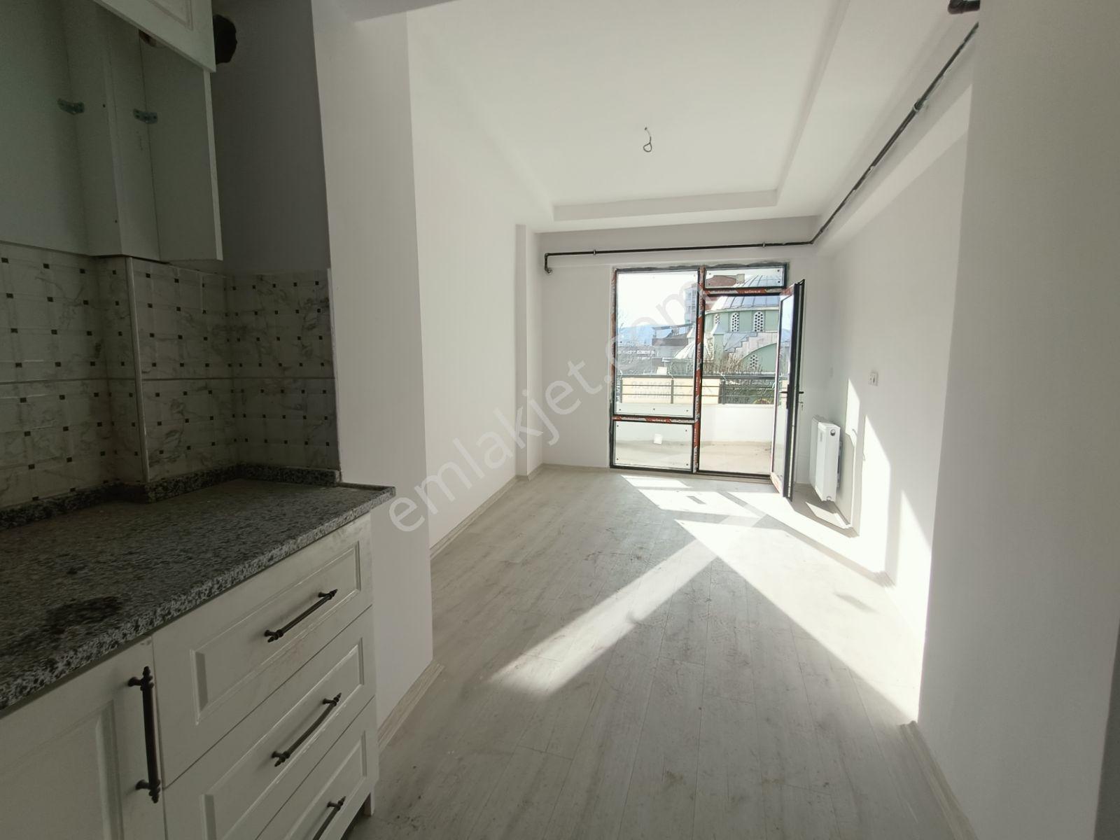 Sürsürü Yeşil Cami Karşısında Satılık 1+1 Arakat Daire... - Görsel 7