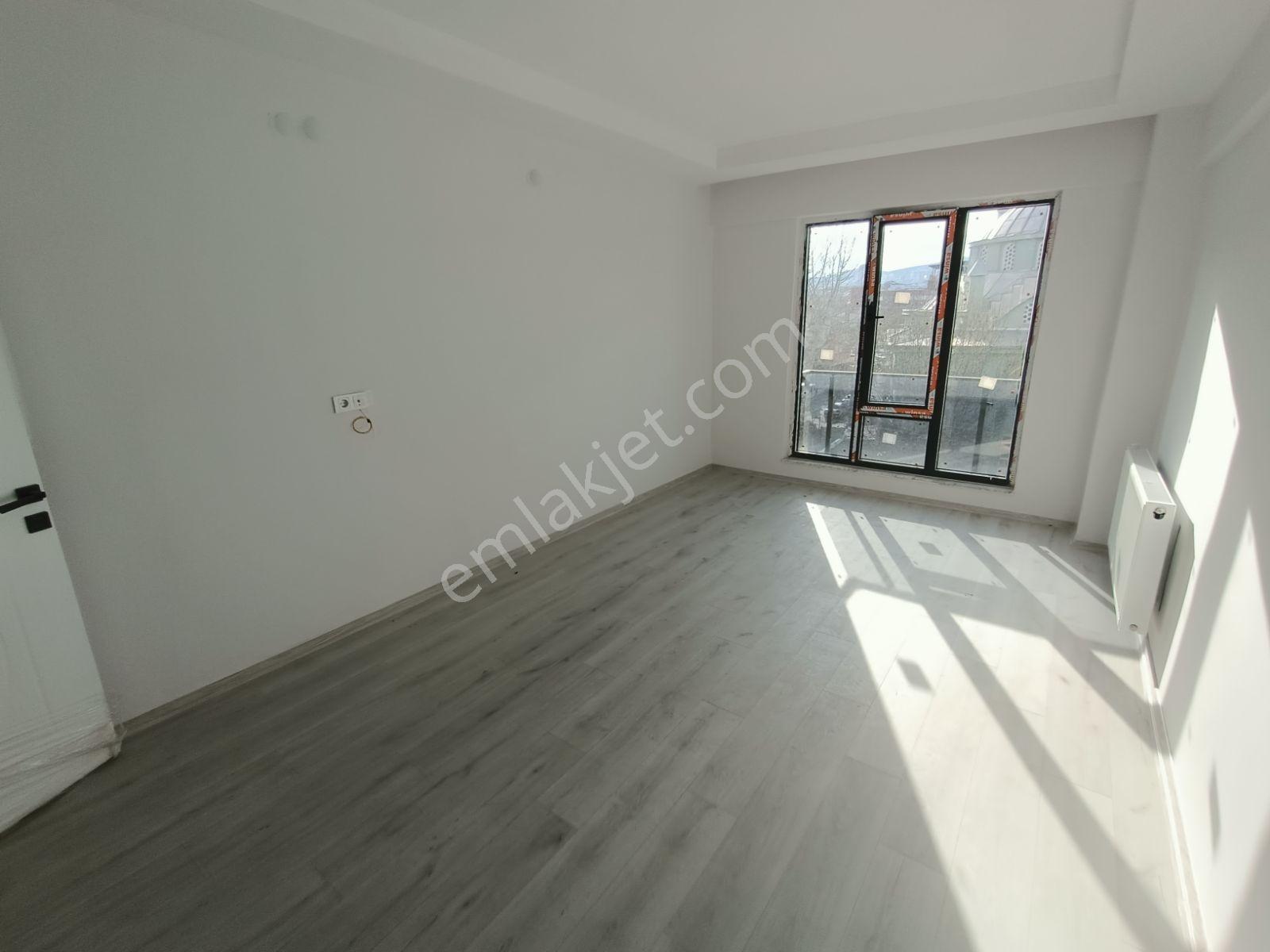 Sürsürü Yeşil Cami Karşısında Satılık 1+1 Arakat Daire... - Görsel 17