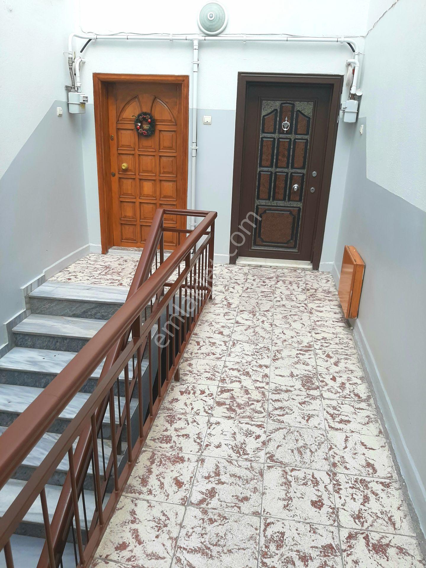 Adapazarı Çarşı Merkezde Kiralık Geniş 2+1 Daire - Görsel 4