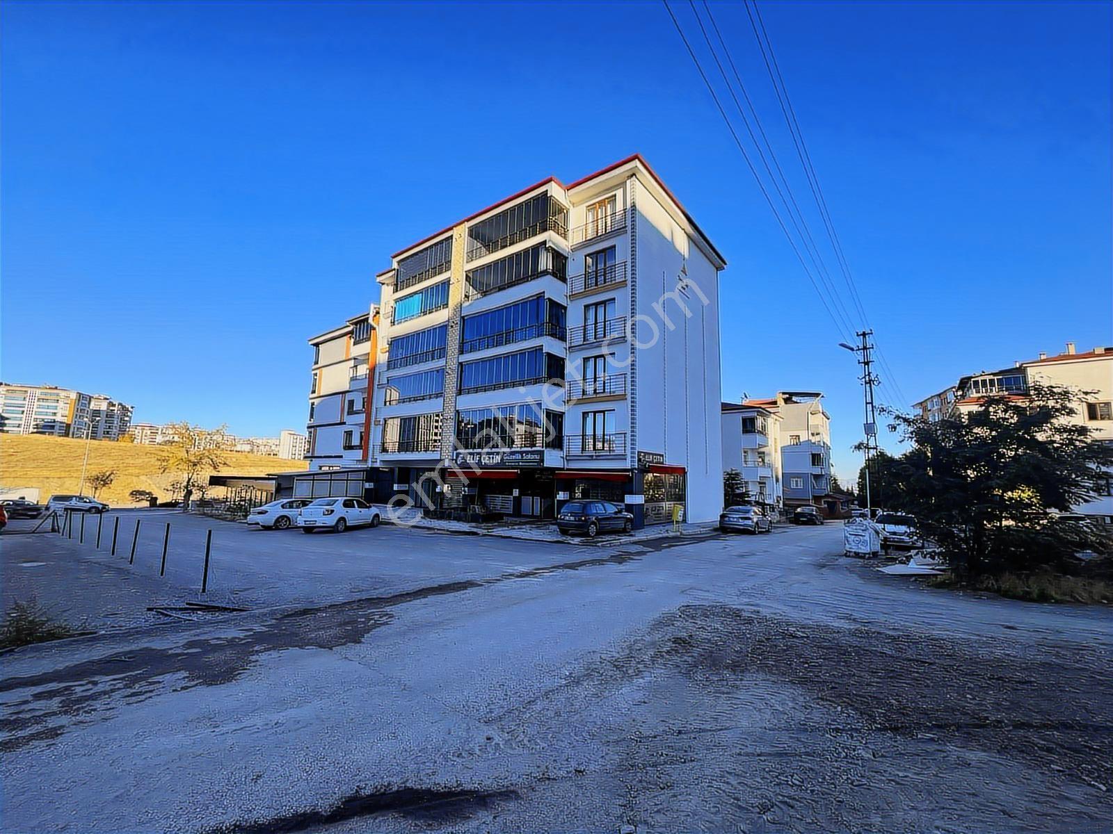 Cumhuriyet Mahallesi'nde Köşe Başı Satılık Dükkan... - Görsel 9