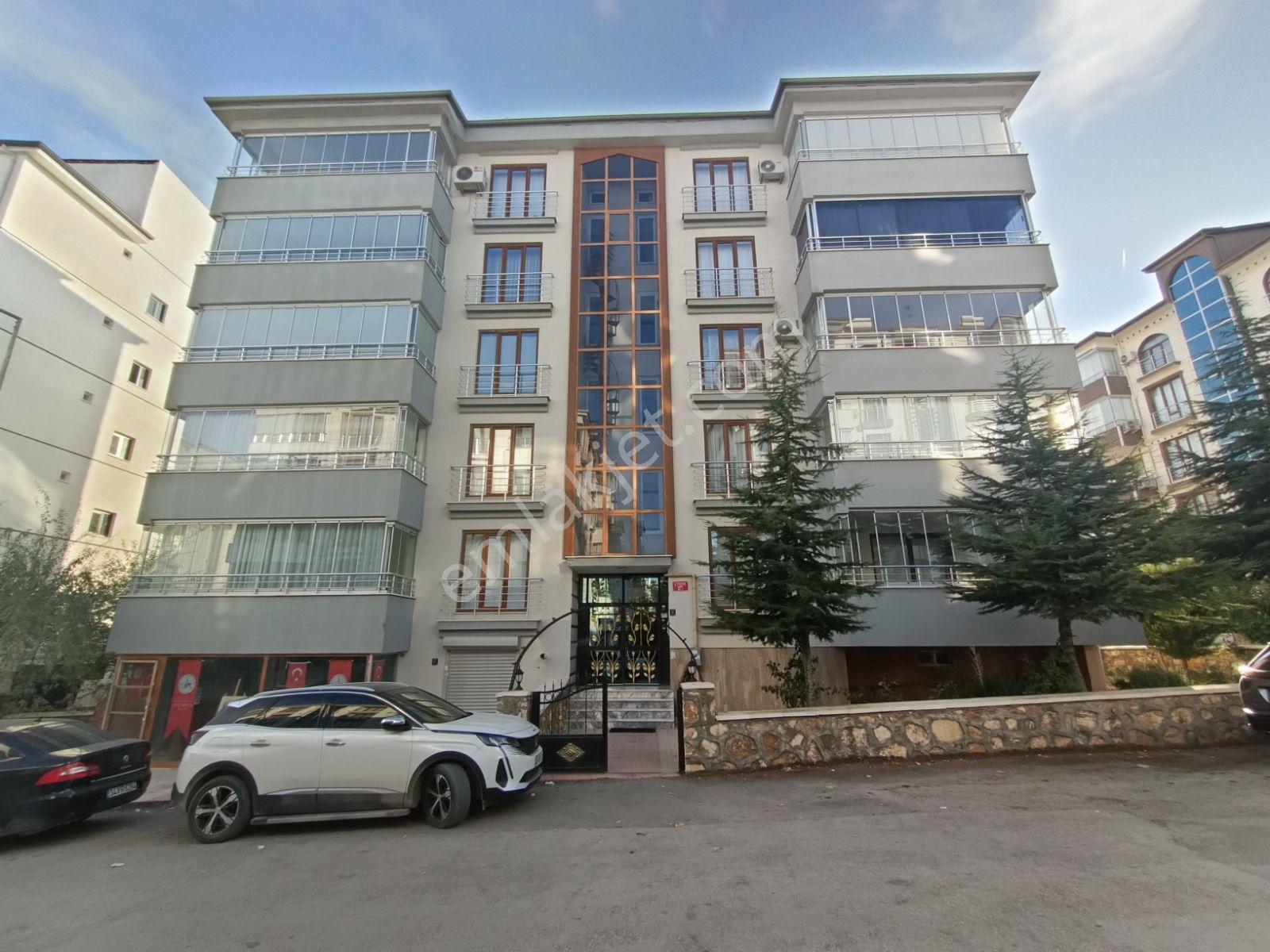 Çaydaçıra'da Harika Konumda Satılık 4+1 Yüksek Giriş Lüx Daire - Görsel 14