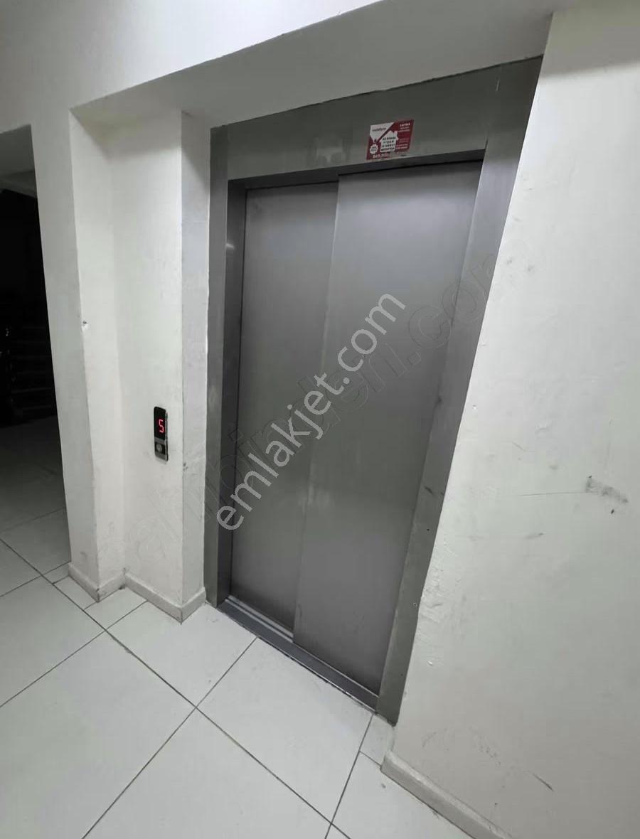 Bahçelievler'de Site'de İçinde 2+1 Kiralık Daire - Görsel 2