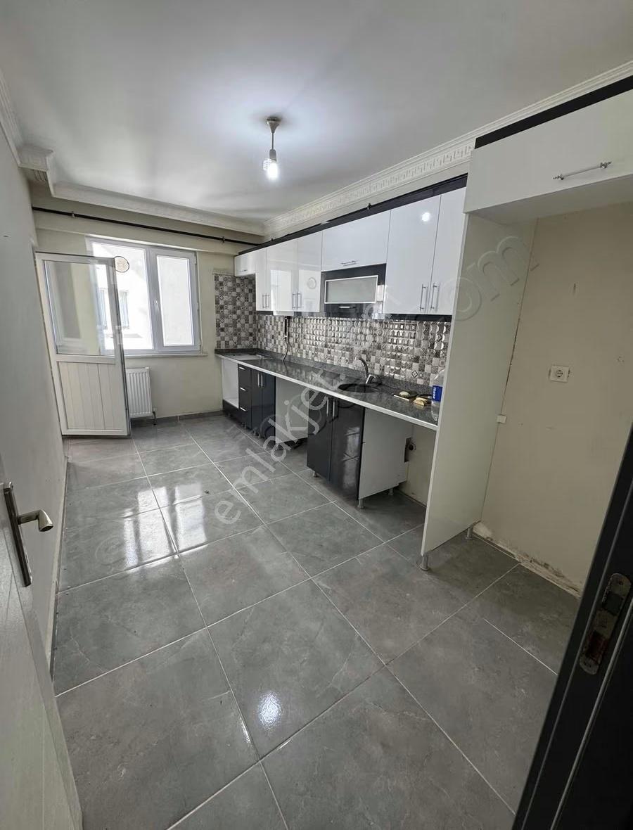 Bahçelievler'de Site'de İçinde 2+1 Kiralık Daire - Görsel 13