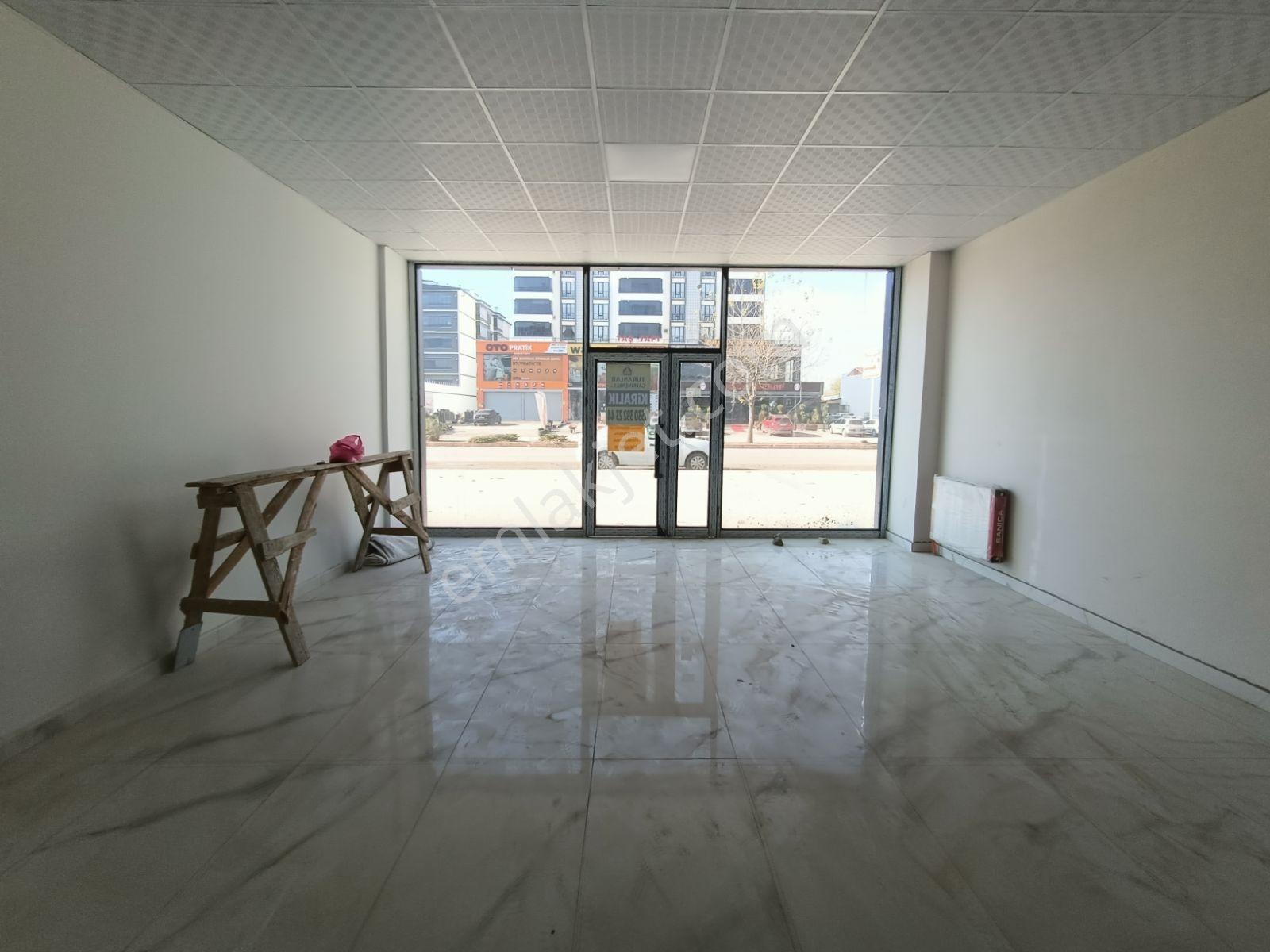 İmam Efendi Bul.üzerinde 3katlı Bodrum Ve Teraslı Kiralık Dükkan - Görsel 7