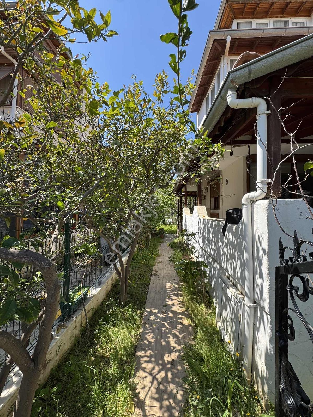 Cumhuriyet Mahallesi Meltemtur'da Denize 200 Metre 4+1 Villa - Görsel 19