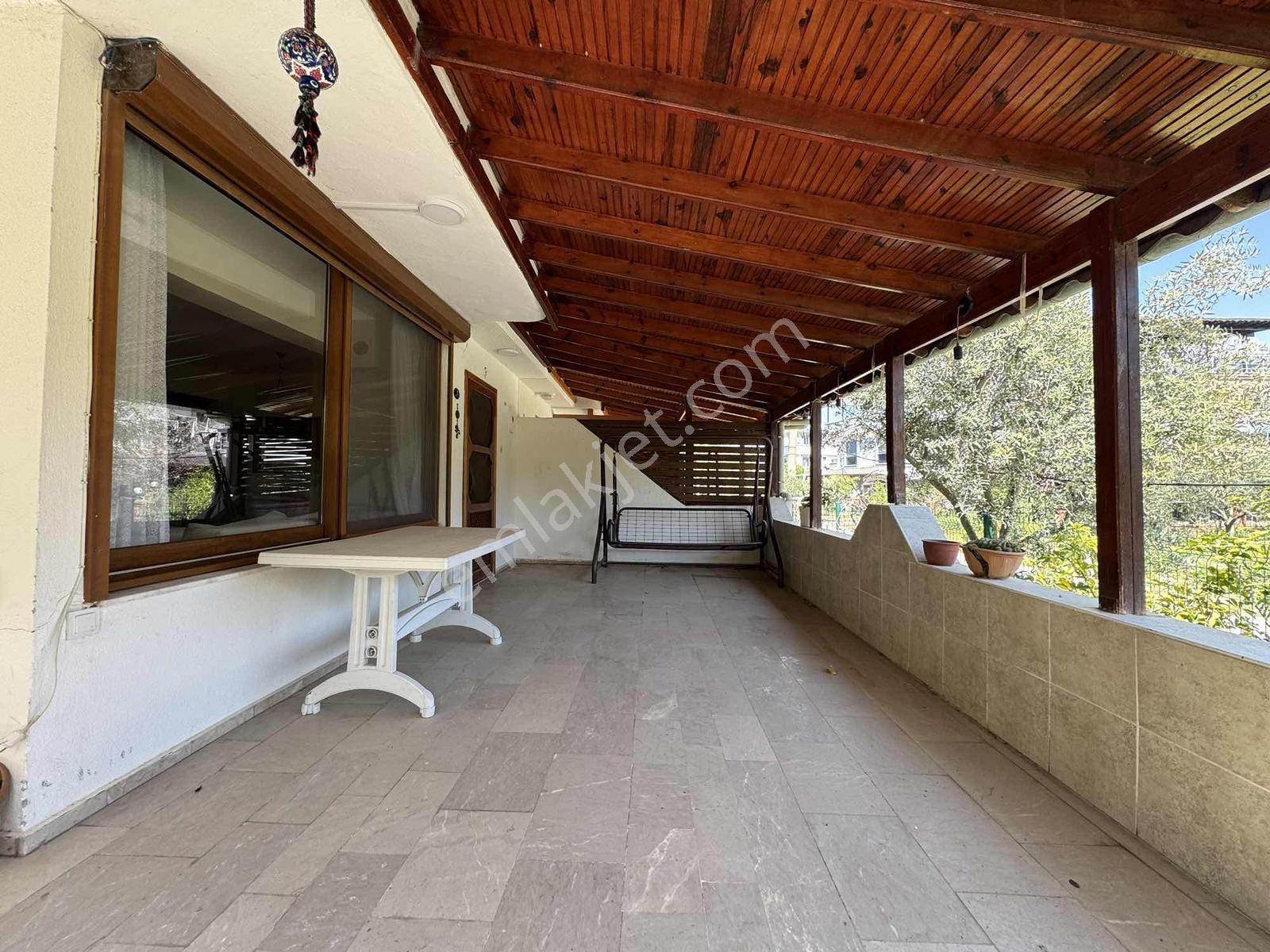 Cumhuriyet Mahallesi Meltemtur'da Denize 200 Metre 4+1 Villa - Görsel 27