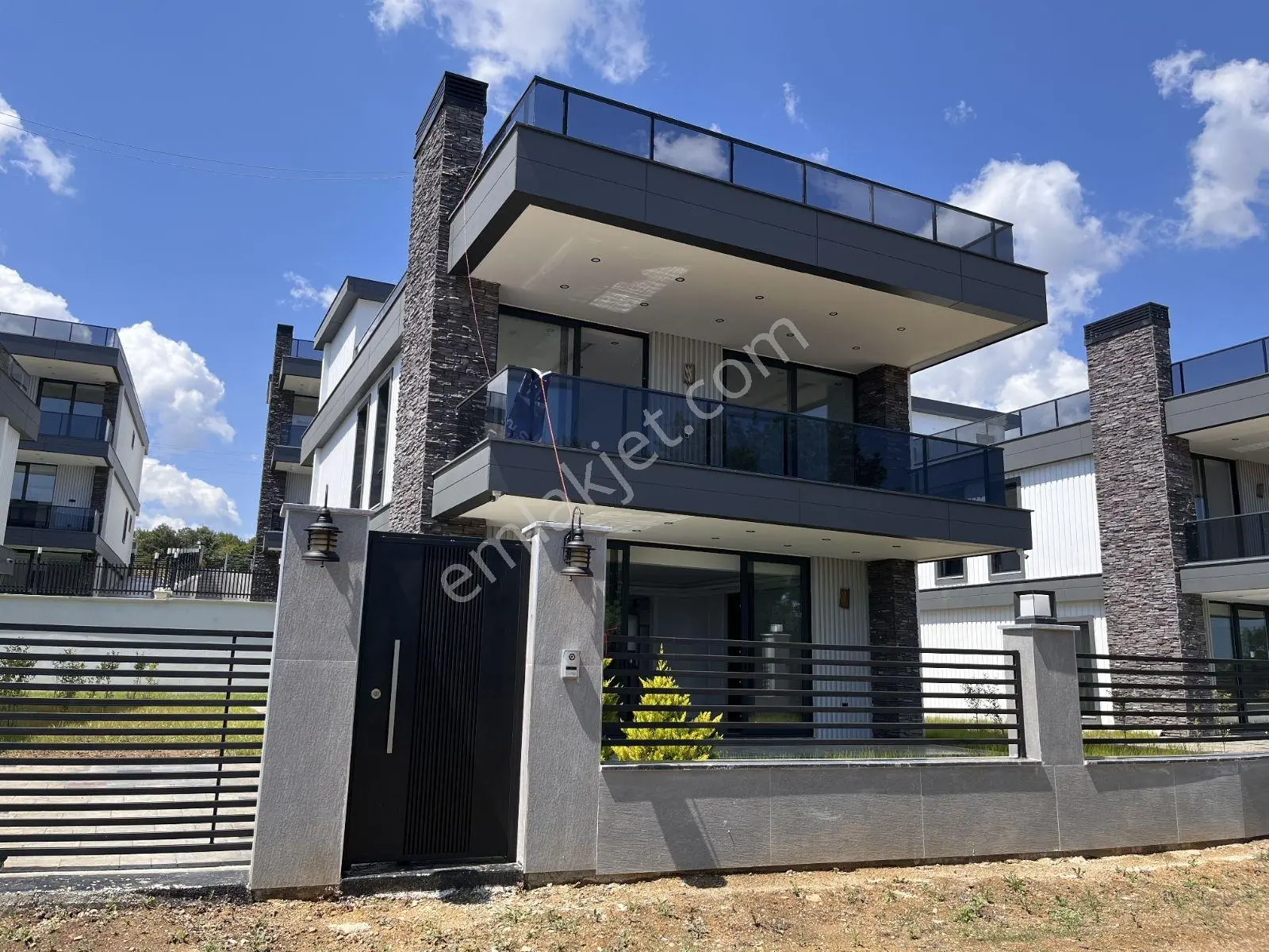 Alanlı'da 4+1 Teraslı Full Deniz Manzaralı Eşsiz Trıpleks Satılk