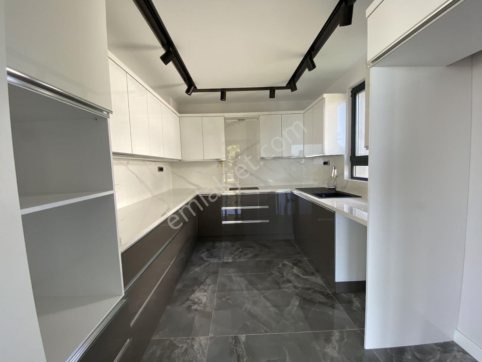 Alanlı'da 4+1 Teraslı Full Deniz Manzaralı Eşsiz Trıpleks Satılk - Görsel 4