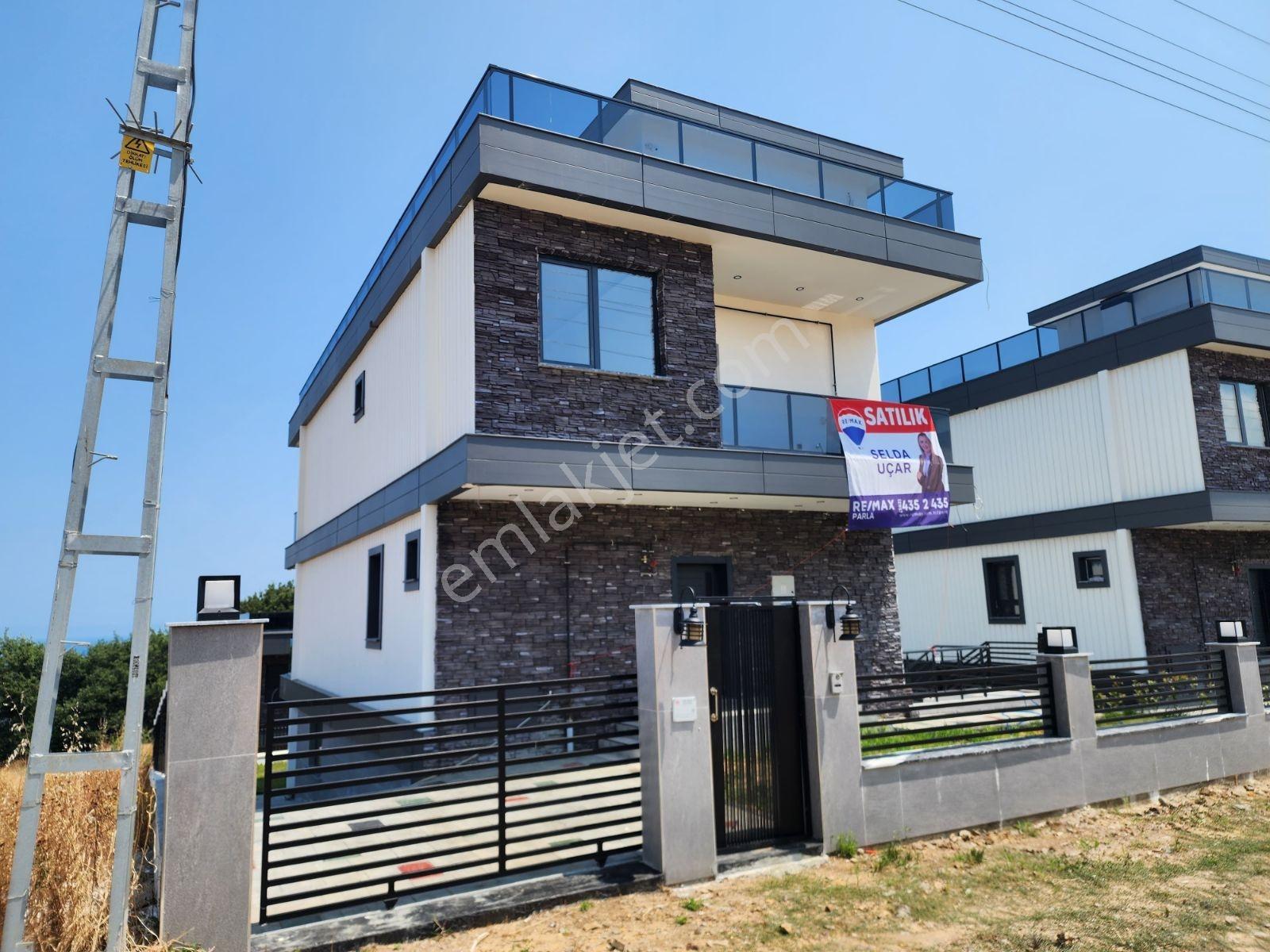 Alanlı'da 4+1 Teraslı Full Deniz Manzaralı Eşsiz Trıpleks Satılk - Görsel 9