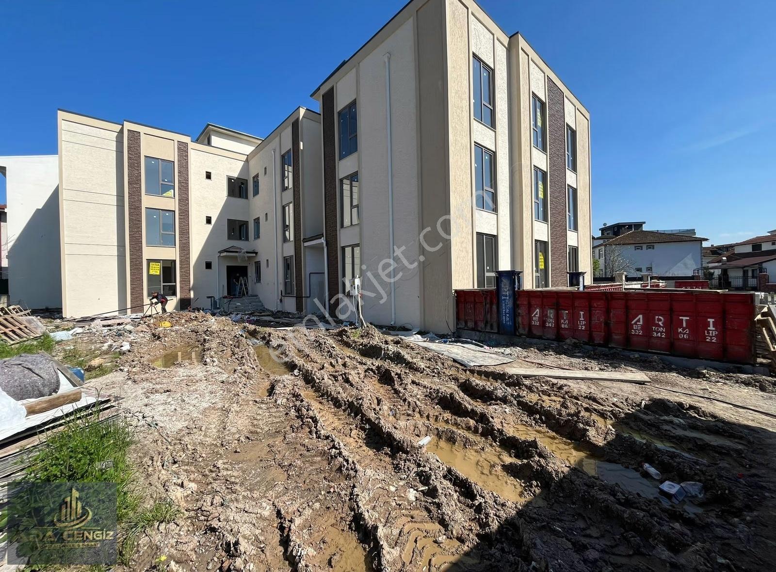 Serdivanda Site İçerisinde 170 M2 Bahçe Kullanımlı 3+1 Daire - Görsel 2