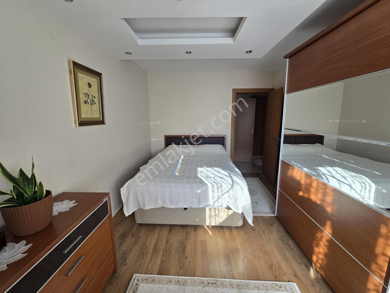 Tırpan'dan Halitpaşa'da Site İçi 5+1deniz Manzaralı Dublex Daire - Görsel 2